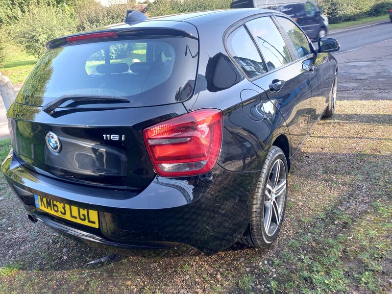 BMW 1 SERIES