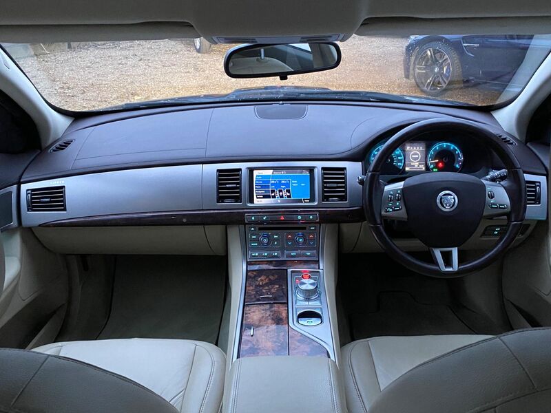 JAGUAR XF