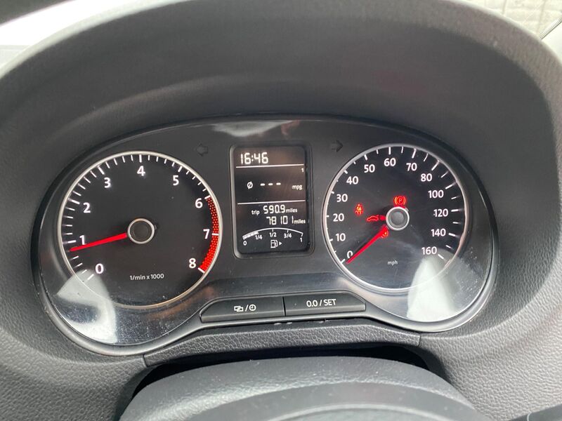 VOLKSWAGEN POLO