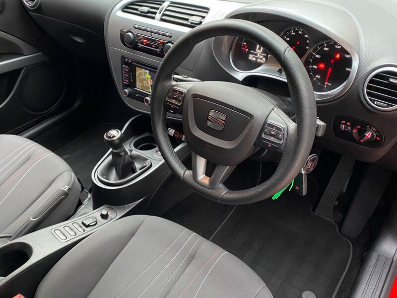 SEAT LEON