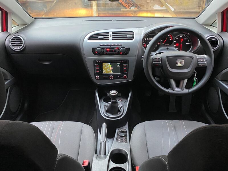 SEAT LEON