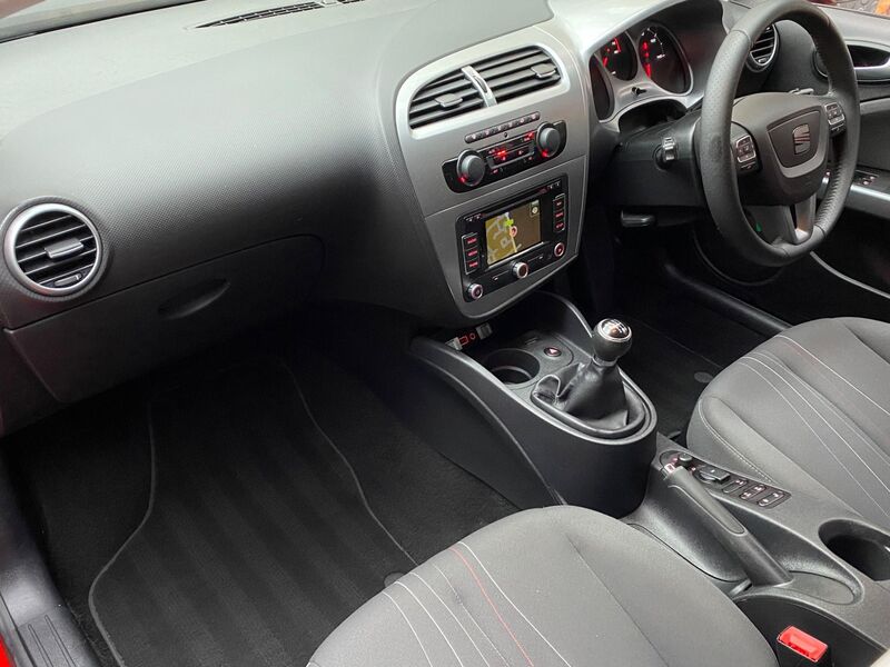 SEAT LEON