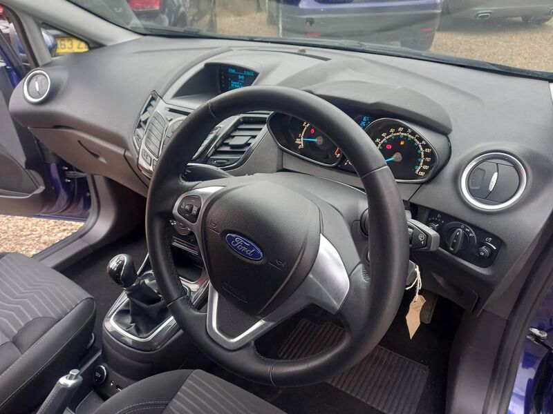 View FORD FIESTA 1.25 Zetec Euro 5 5dr