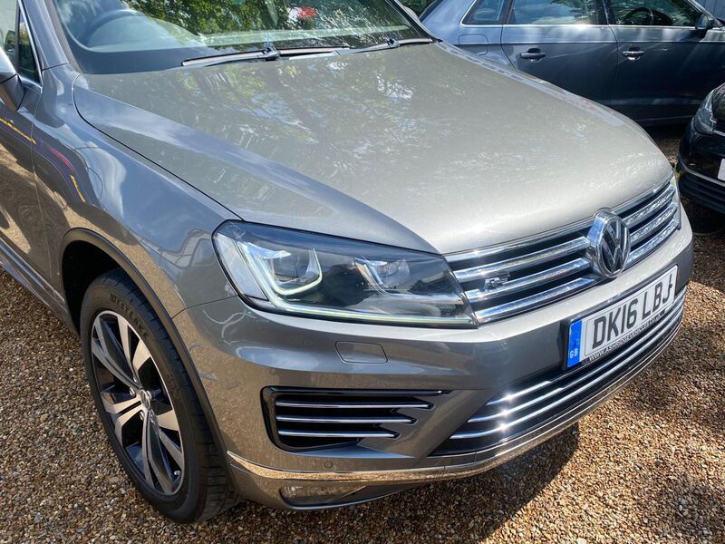 View VOLKSWAGEN TOUAREG 3.0 TDI V6 BlueMotion Tech R-Line Tiptronic 4WD Euro 6 (s/s) 5dr