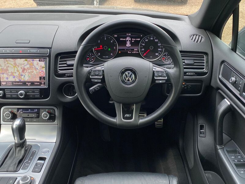 VOLKSWAGEN TOUAREG