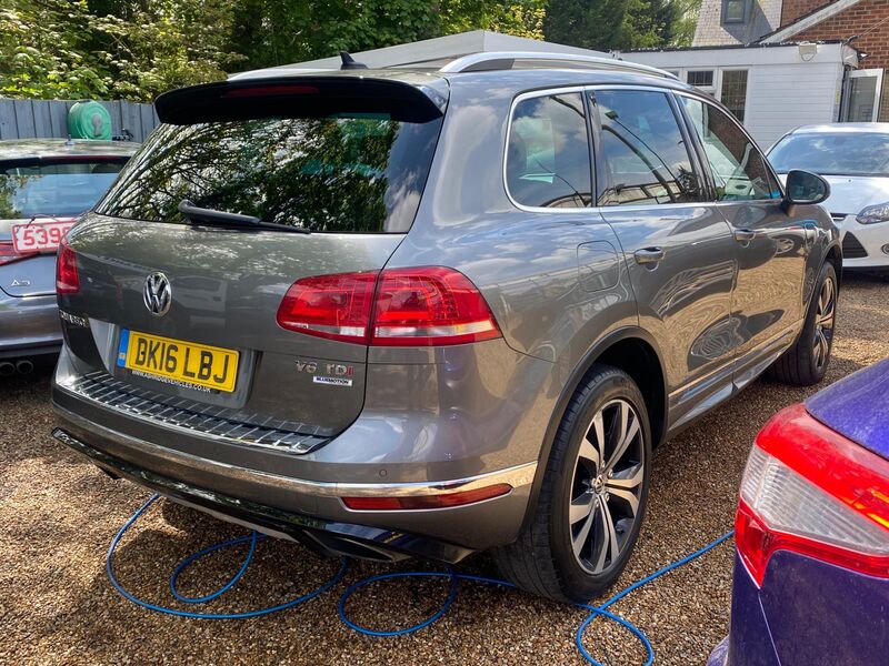 View VOLKSWAGEN TOUAREG 3.0 TDI V6 BlueMotion Tech R-Line Tiptronic 4WD Euro 6 (s/s) 5dr