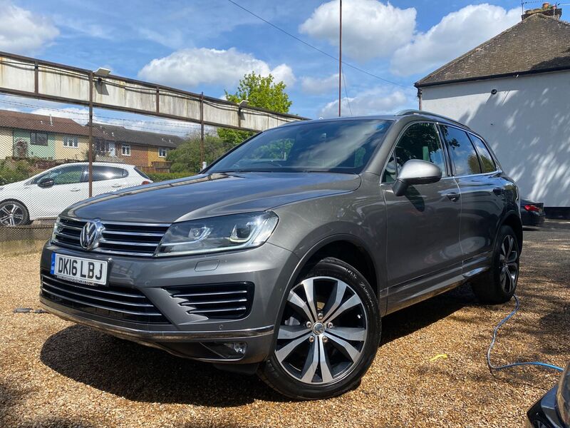 View VOLKSWAGEN TOUAREG 3.0 TDI V6 BlueMotion Tech R-Line Tiptronic 4WD Euro 6 (s/s) 5dr