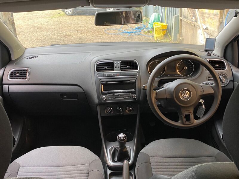 VOLKSWAGEN POLO