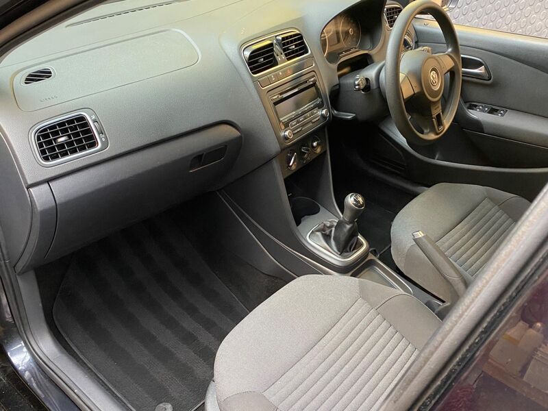 VOLKSWAGEN POLO