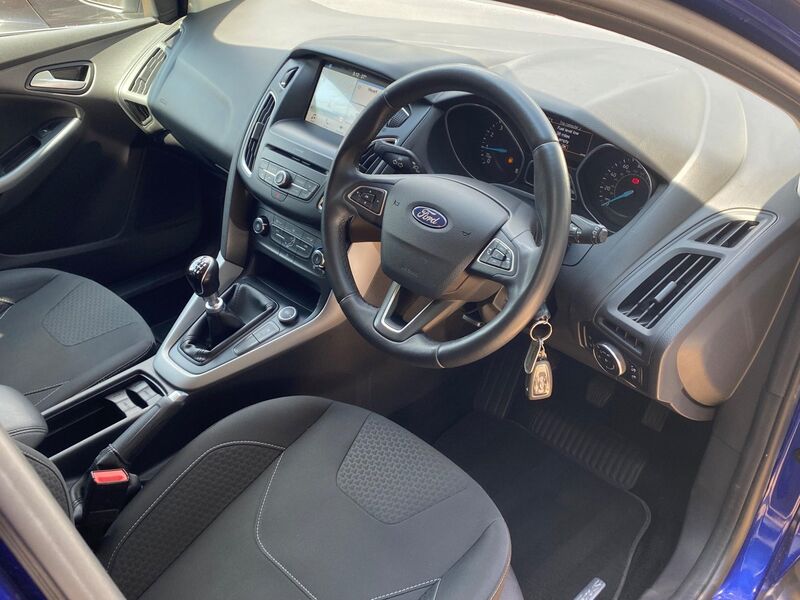 View FORD FOCUS 1.0T EcoBoost Zetec Euro 6 (s/s) 5dr