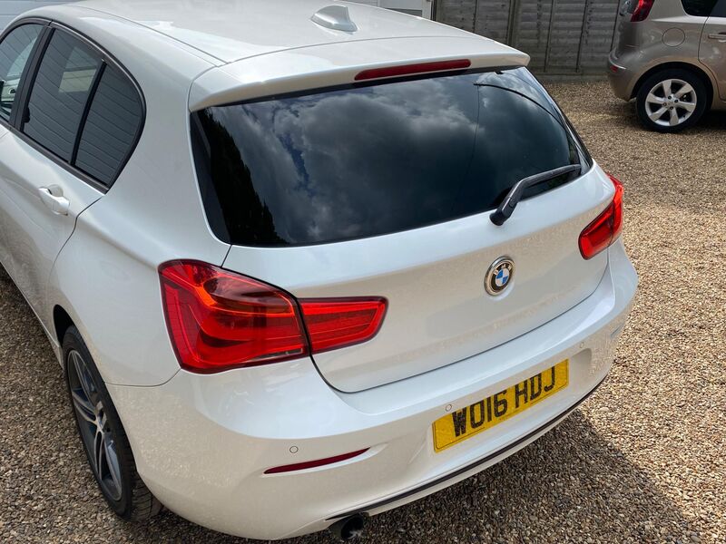 BMW 1 SERIES