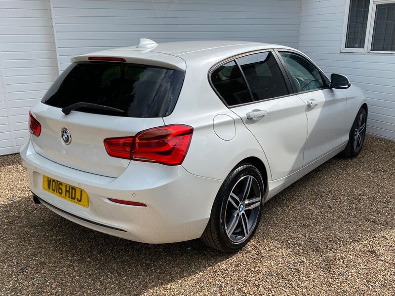 BMW 1 SERIES