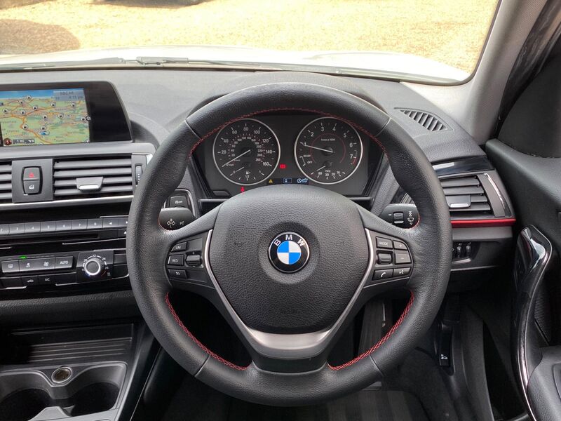 BMW 1 SERIES