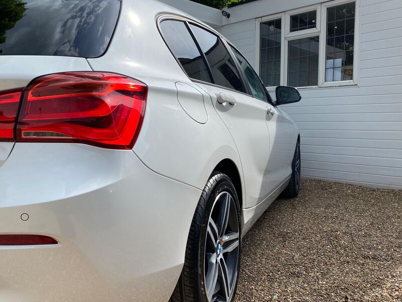 BMW 1 SERIES