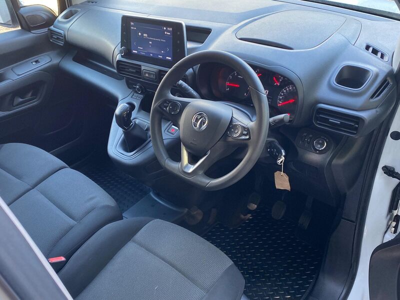 View VAUXHALL COMBO 1.5 Turbo D 2300 Sportive L2 H1 Euro 6 4dr