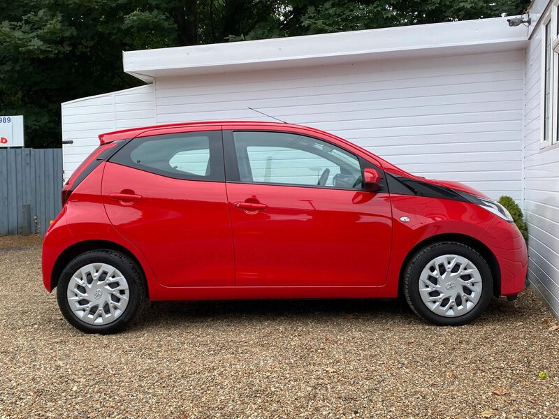 View TOYOTA AYGO 1.0 VVT-i x-play x-shift Euro 6 5dr (Safety Sense)