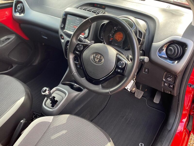 View TOYOTA AYGO 1.0 VVT-i x-play x-shift Euro 6 5dr (Safety Sense)