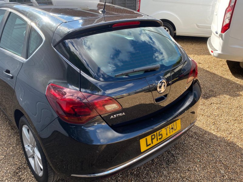 VAUXHALL ASTRA