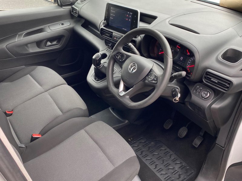 View VAUXHALL COMBO 1.5 Turbo D 2300 Sportive L2 H1 Euro 6 4dr