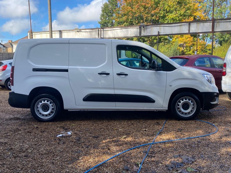 View VAUXHALL COMBO 1.5 Turbo D 2300 Dynamic L2 H1 Euro 6 4dr