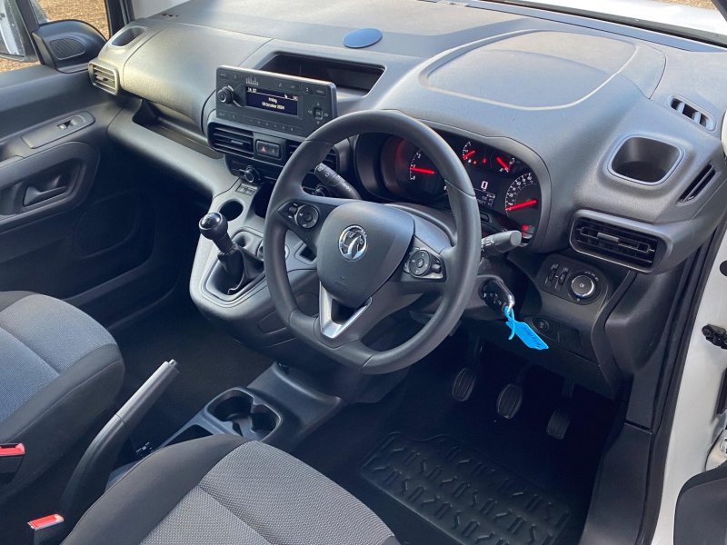 View VAUXHALL COMBO 1.5 Turbo D 2300 Dynamic L2 H1 Euro 6 4dr