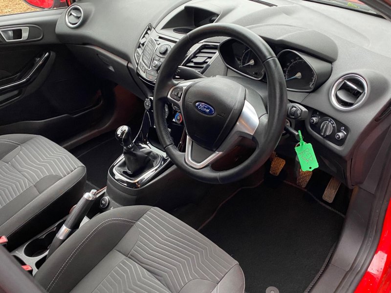 View FORD FIESTA 1.0T EcoBoost Zetec Euro 5 (s/s) 5dr