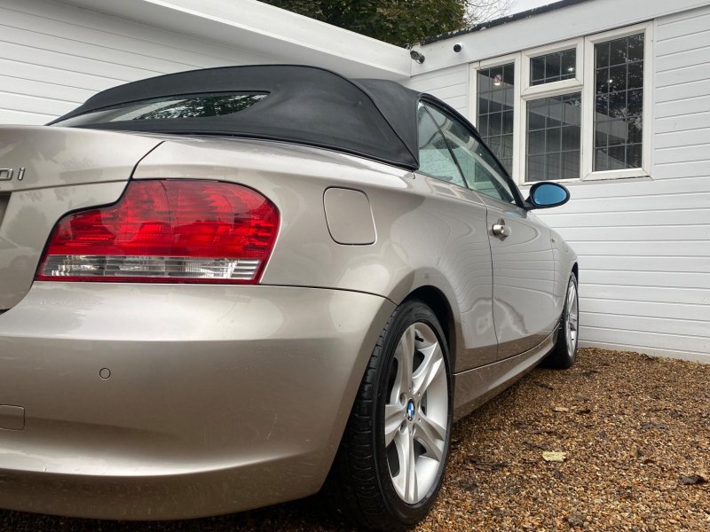 BMW 1 SERIES