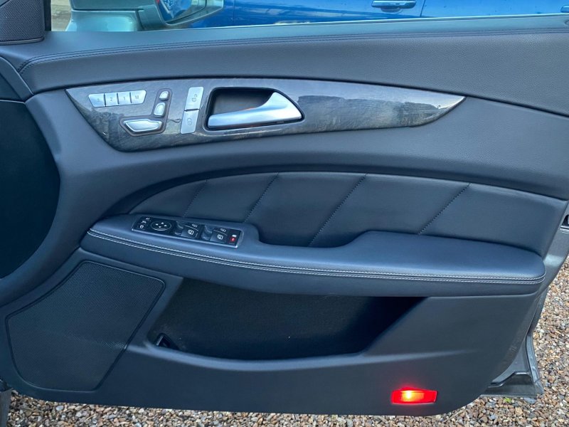 MERCEDES-BENZ CLS