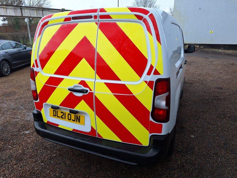 View VAUXHALL COMBO 1.5 Turbo D 2300 Dynamic L2 H1 Euro 6 4dr