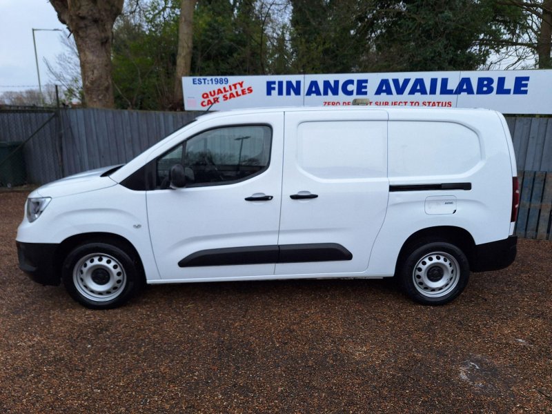 View VAUXHALL COMBO 1.5 Turbo D 2300 Dynamic L2 H1 Euro 6 4dr