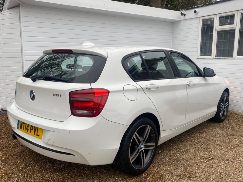 BMW 1 SERIES
