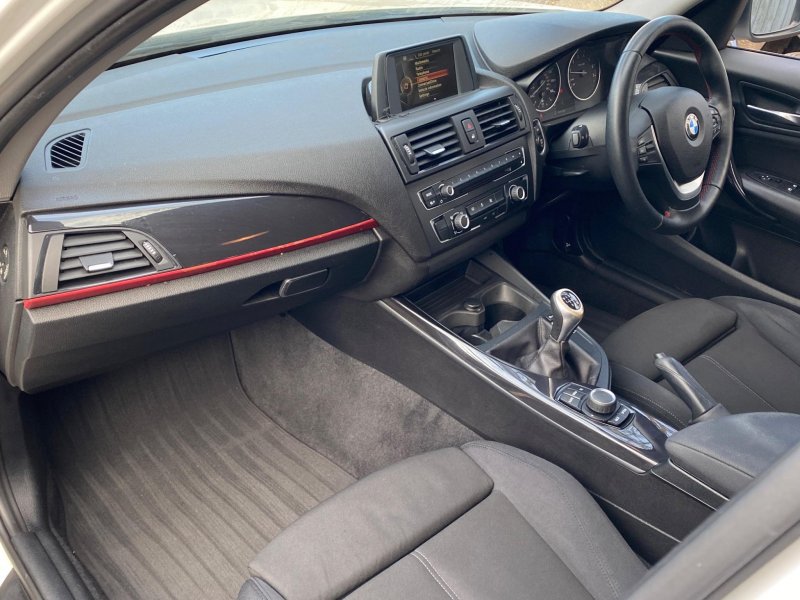 BMW 1 SERIES