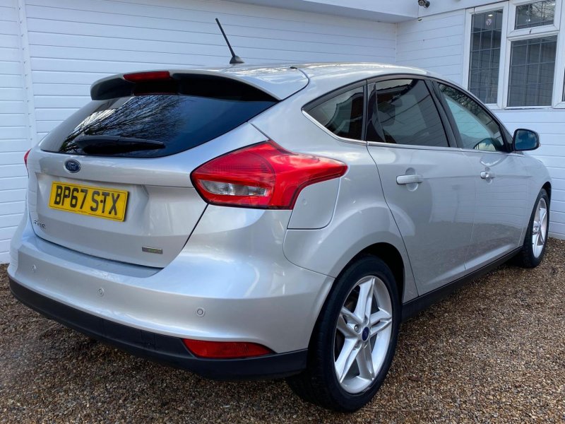 View FORD FOCUS 1.0T EcoBoost Zetec Edition Euro 6 (s/s) 5dr