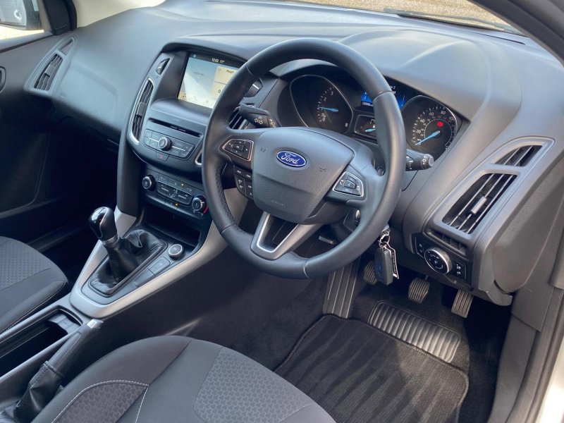 View FORD FOCUS 1.0T EcoBoost Zetec Edition Euro 6 (s/s) 5dr