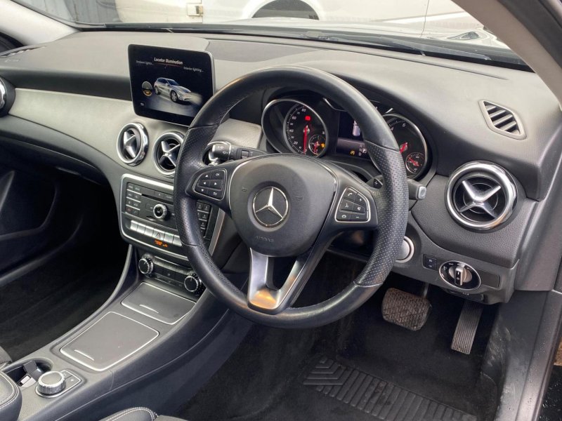 View MERCEDES-BENZ GLA CLASS 1.6 GLA180 Urban Edition 7G-DCT Euro 6 (s/s) 5dr