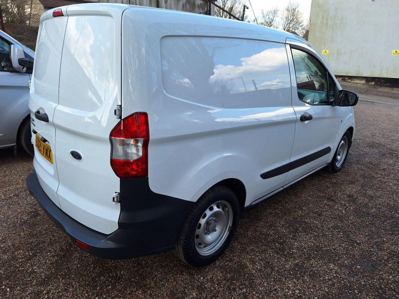 FORD TRANSIT COURIER