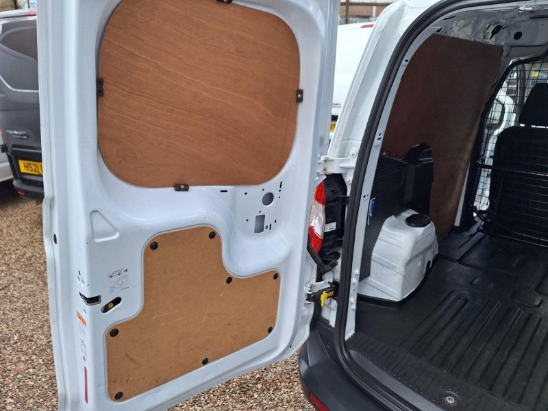 FORD TRANSIT COURIER