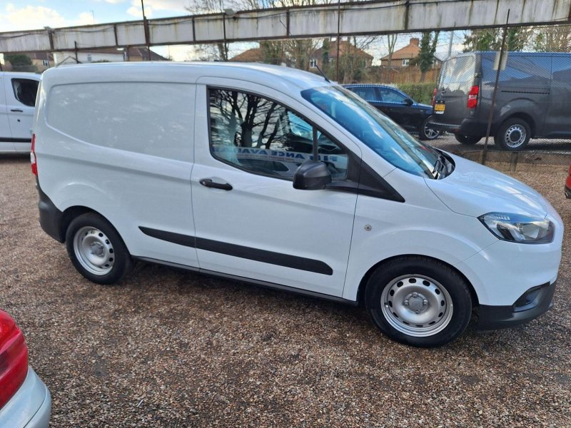 FORD TRANSIT COURIER