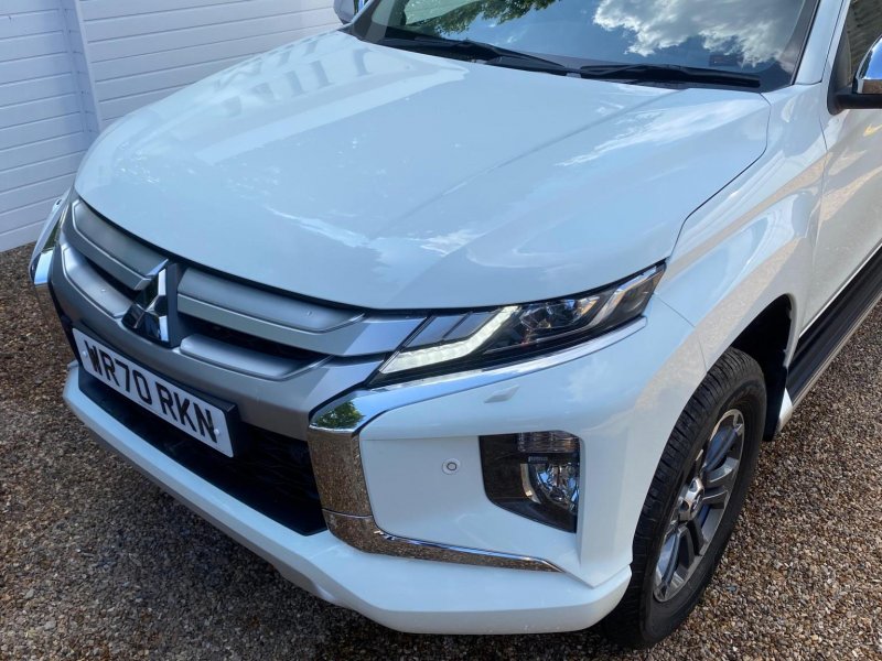 MITSUBISHI L200