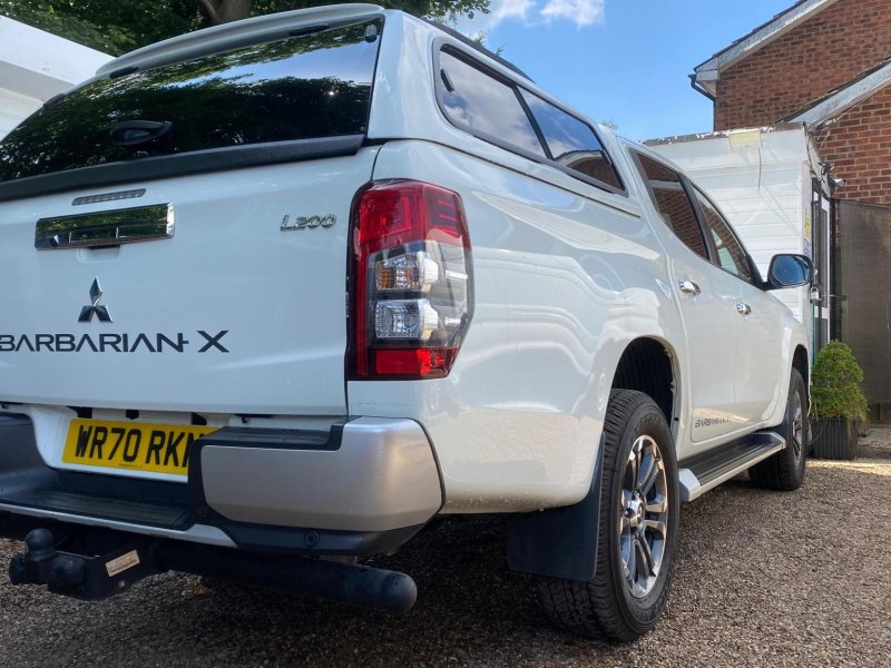 MITSUBISHI L200