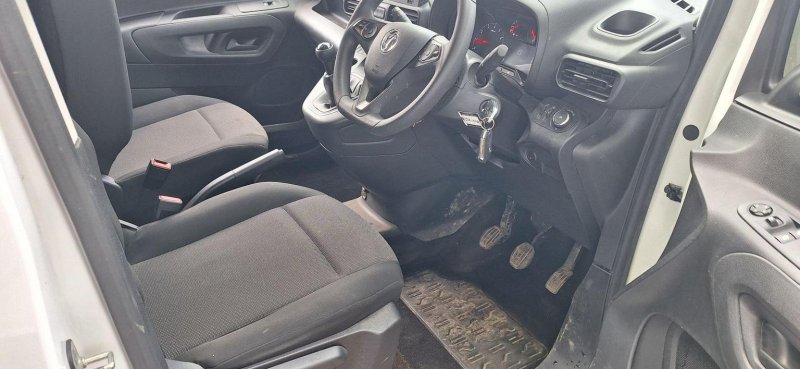 View VAUXHALL COMBO 1.5 Turbo D 2300 Dynamic L2 H1 Euro 6 4dr