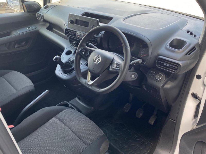 View VAUXHALL COMBO 1.5 Turbo D 2300 Dynamic L1 H1 Euro 6 4dr