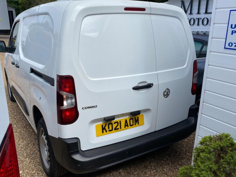 View VAUXHALL COMBO 1.5 Turbo D 2300 Dynamic L1 H1 Euro 6 4dr