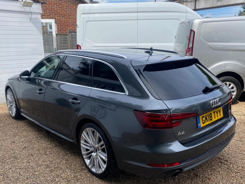AUDI A4 AVANT