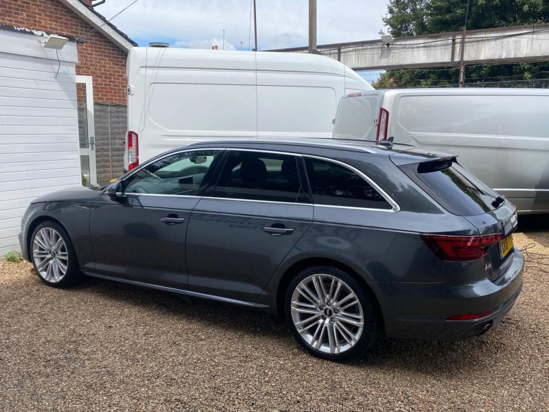 AUDI A4 AVANT