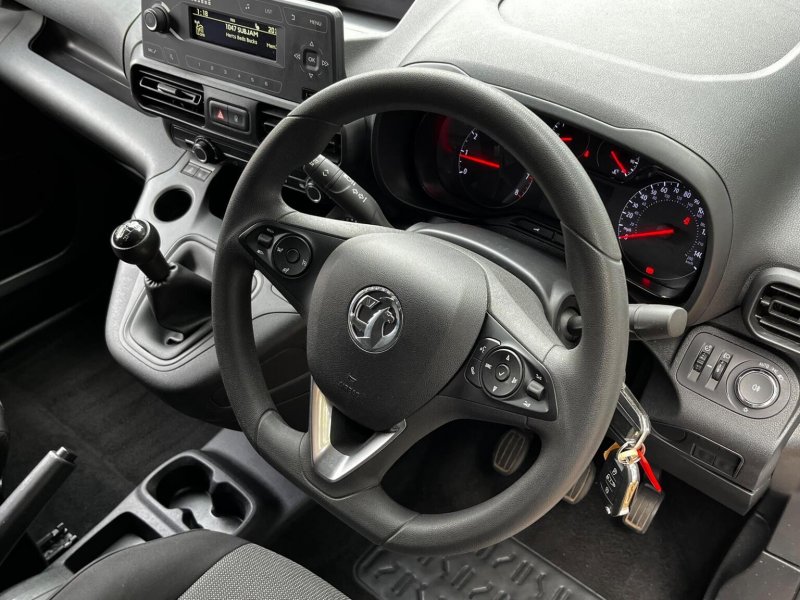 View VAUXHALL COMBO 1.5 Turbo D 2300 Dynamic L1 H1 Euro 6 4dr