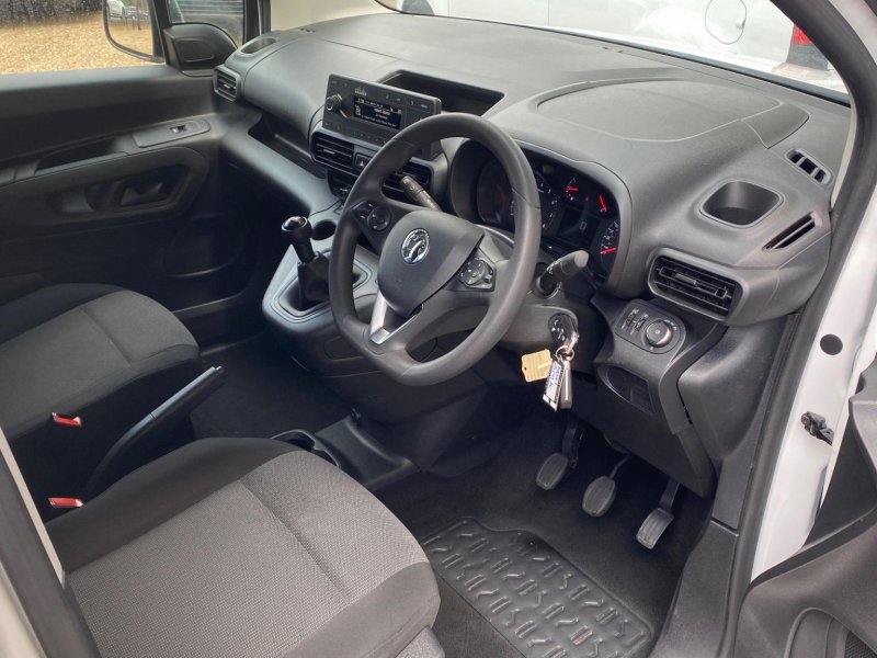 View VAUXHALL COMBO 1.5 Turbo D 2300 Dynamic L1 H1 Euro 6 4dr