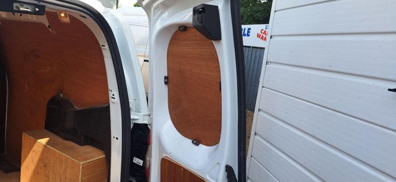 FORD TRANSIT COURIER