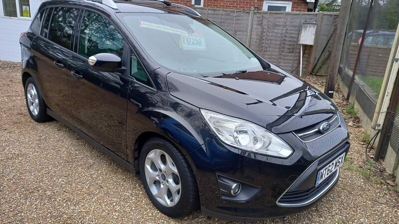 View FORD GRAND C-MAX 1.0T EcoBoost Zetec (s/s) 5dr