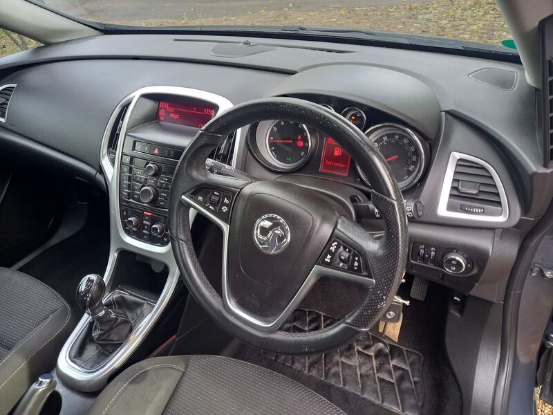 View VAUXHALL ASTRA 1.6 16v SRi Euro 5 5dr